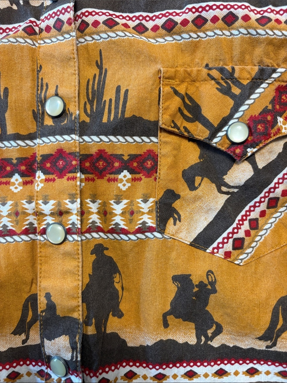 Cruel cowboy button up large fits like a medium Western Print - Picture 4 of 6